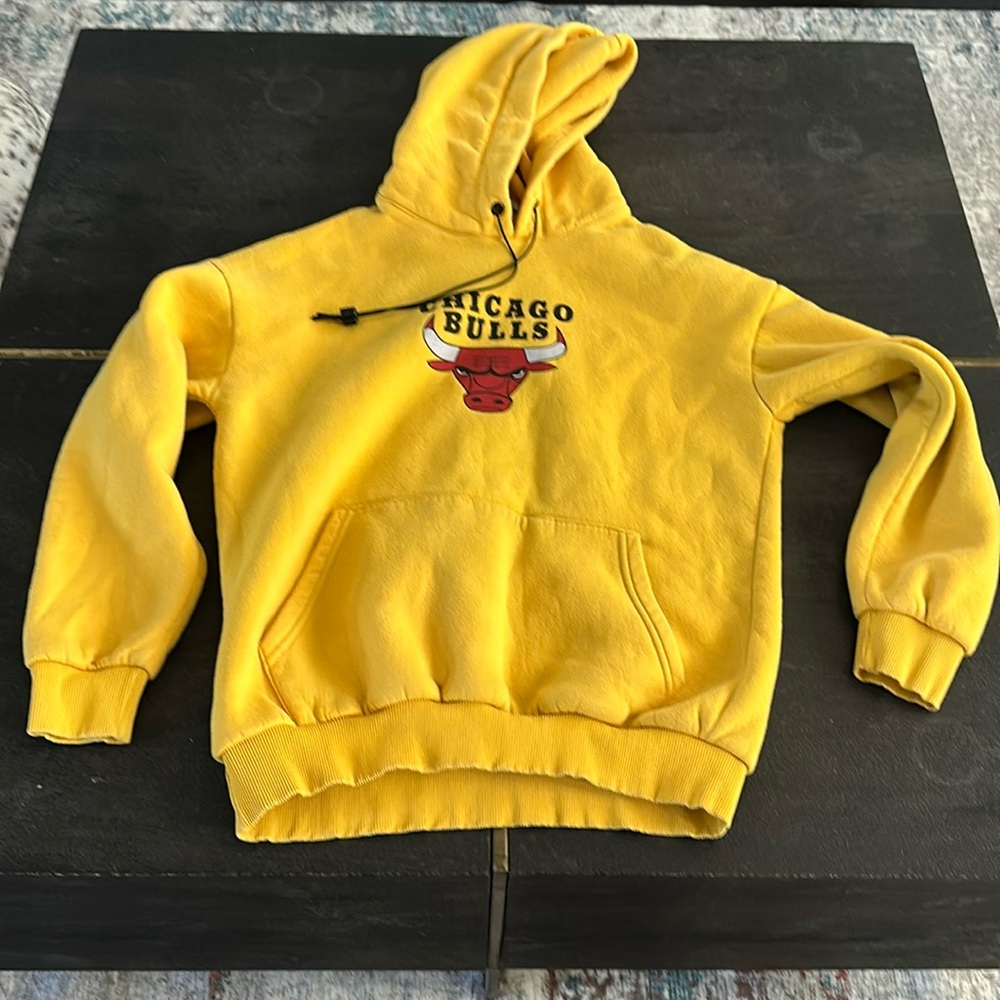 Men’s size M.  Chicago Bulls hoodie